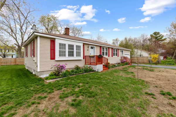 Saco, ME 04072,43 Village Green DR