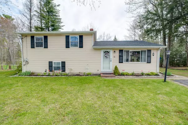 14 Irene ST, Lisbon, ME 04250