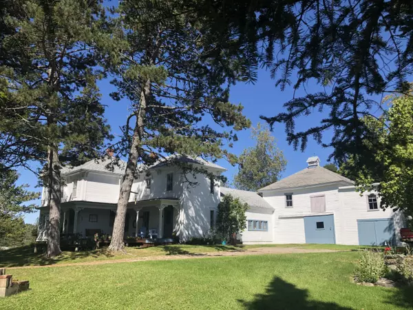 31 Colonel Doane LN, Princeton, ME 04668