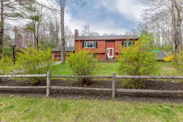 31 Eider LN, Topsham, ME 04086