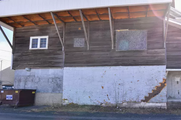 Madawaska, ME 04756,328 Main ST