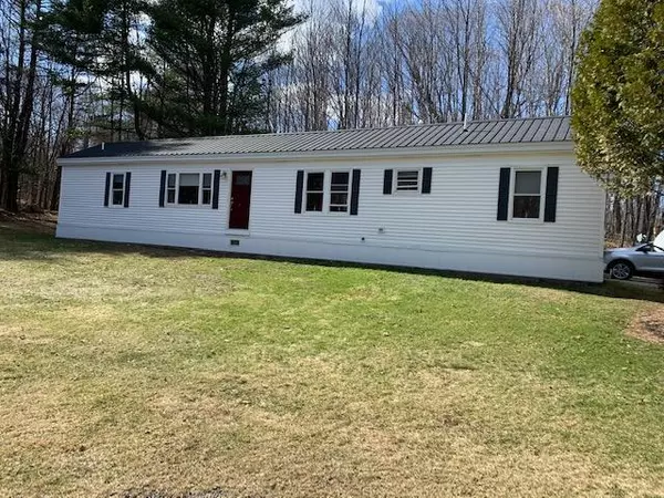 25 Cemetery RD, Wilton, ME 04294