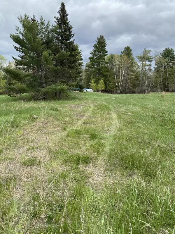 Saint Albans, ME 04971,987 Corinna RD