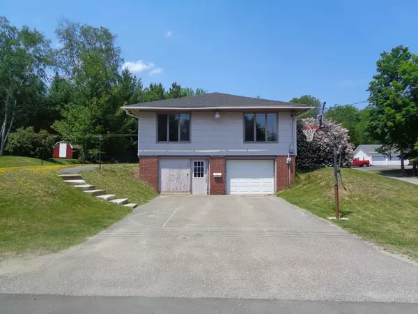 Millinocket, ME 04462,30 Alpine DR