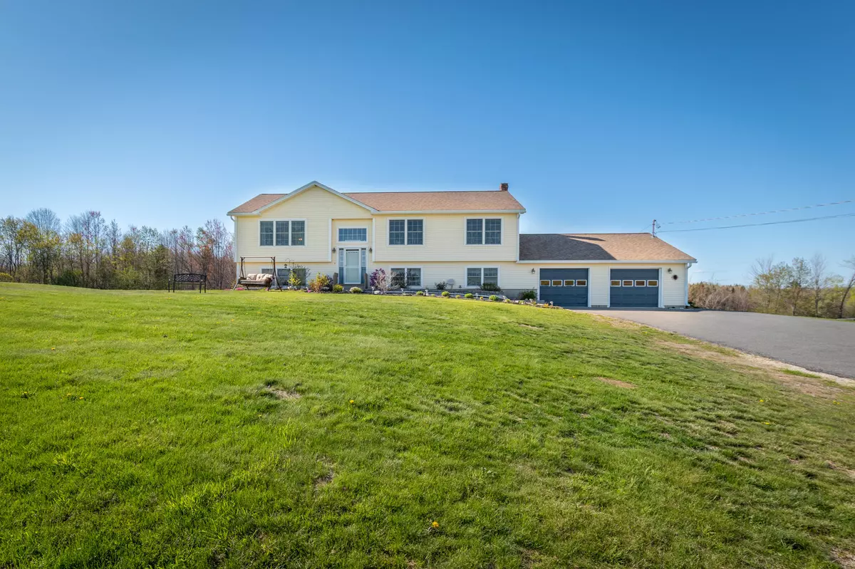 Hermon, ME 04401,10 Bog RD