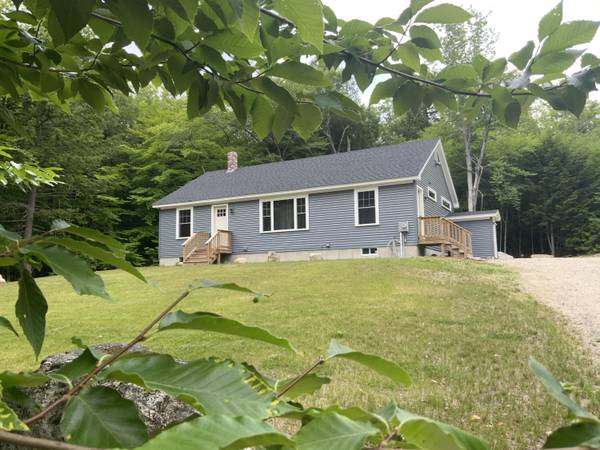 27 Linda LN, Sebago, ME 04029