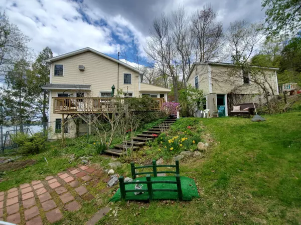 448 Memorial DR, Winthrop, ME 04364