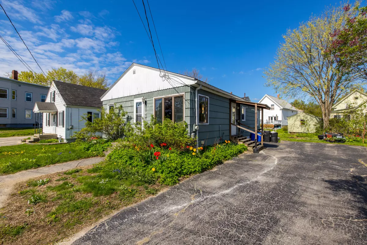 Lewiston, ME 04240,22 Hamel ST