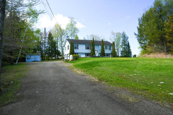 20 Oakview LN, Enfield, ME 04493