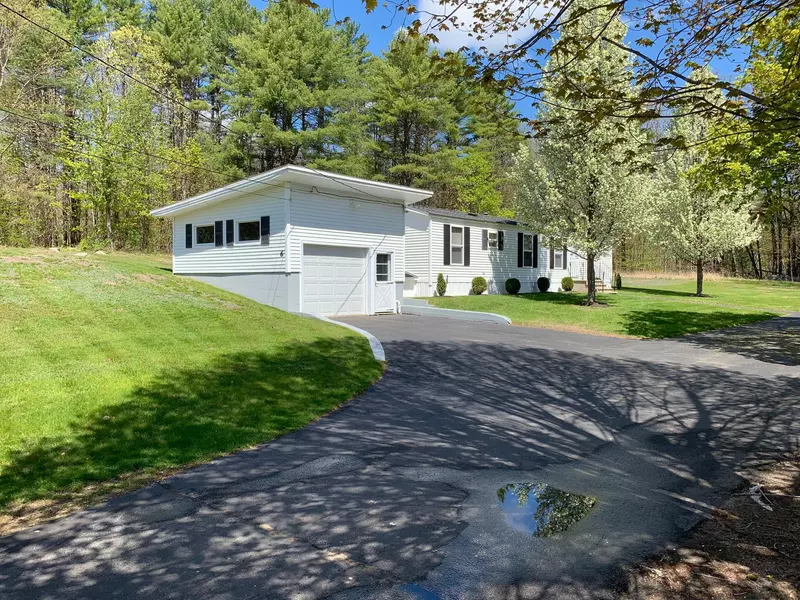 6 Williams LN, Raymond, ME 04071