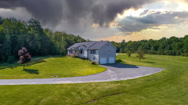 108 Carver RD E, Monmouth, ME 04259