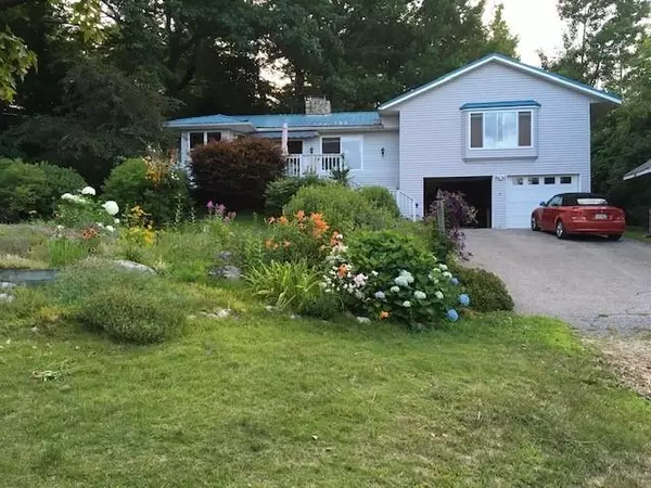 35 Bay Village RD,  Naples,  ME 04055