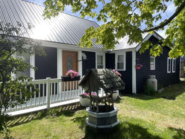 5 Johnson ST, Eastport, ME 04631