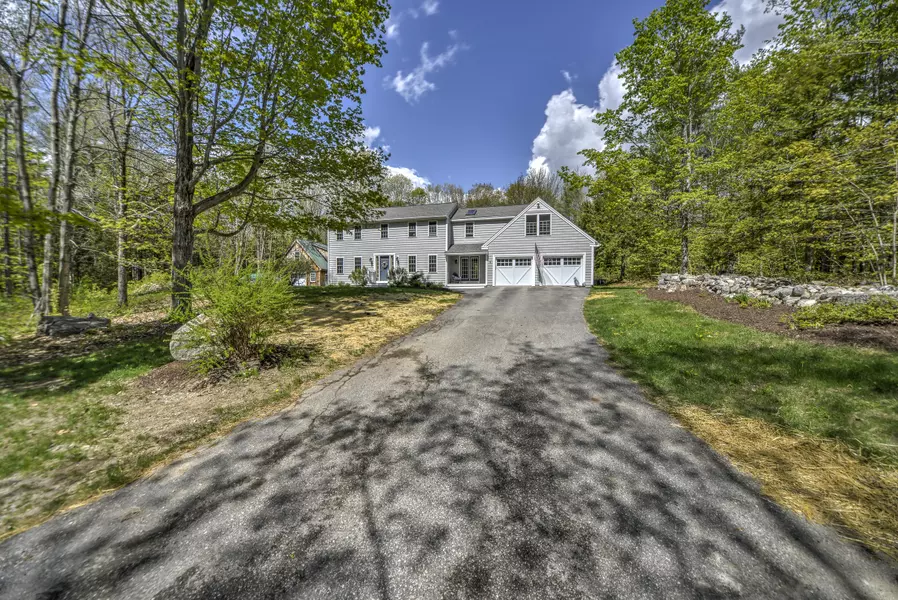 9 Carriage Hill Road RD, Raymond, ME 04071