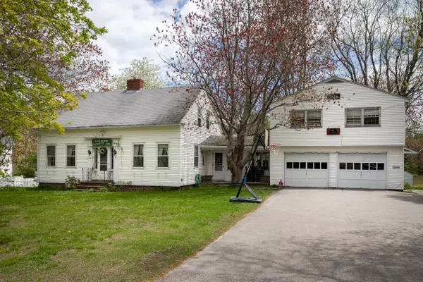 21 Portland RD, Kennebunk, ME 04043