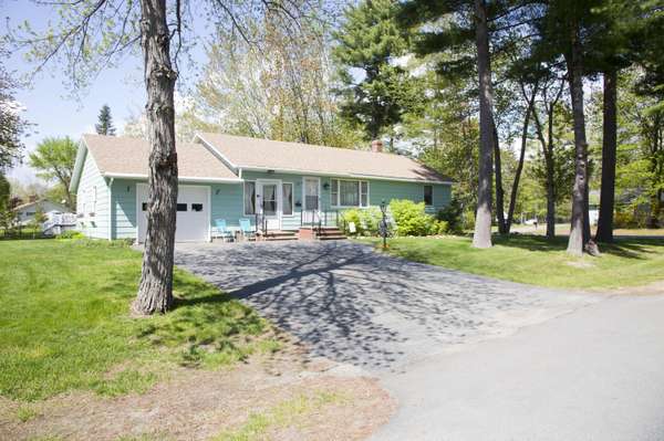 3 Oak ST, Milford, ME 04461