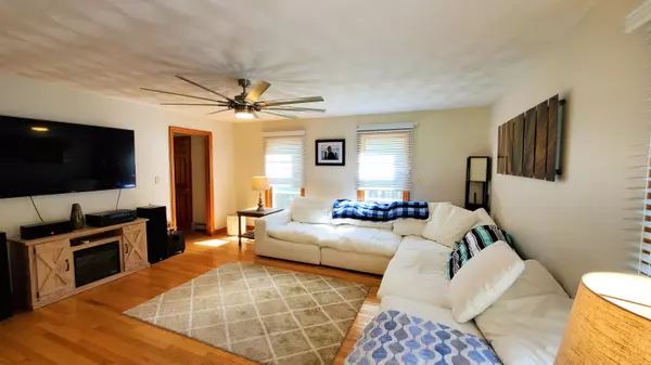 Searsmont, ME 04973,664 New England RD