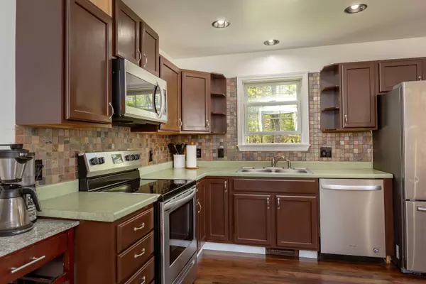 Topsham, ME 04086,10 Hemlock DR