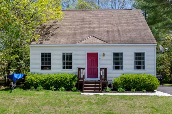 Topsham, ME 04086,10 Hemlock DR