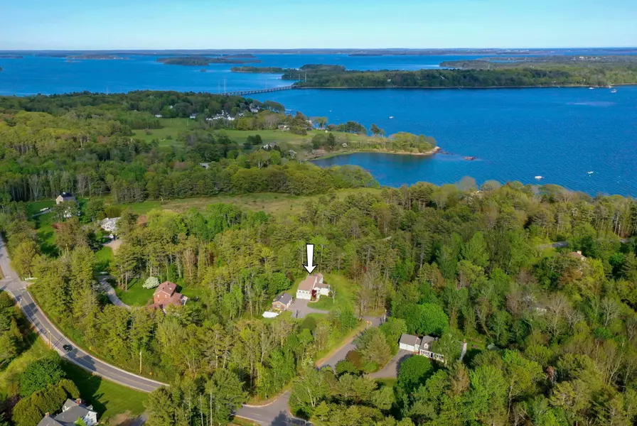 24 Curtis RD, Yarmouth, ME 04096