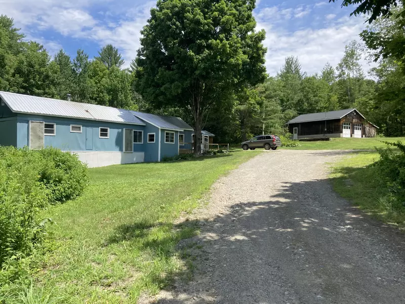 8 Ridge RD, Chesterville, ME 04938