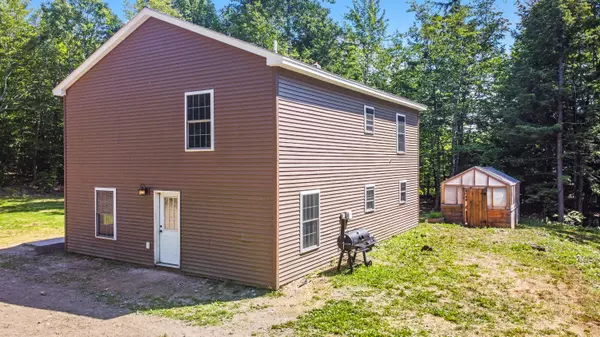 Vassalboro, ME 04989,31 Moose Ridge RD