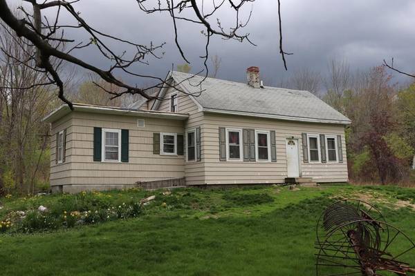 3279 Union ST, Glenburn, ME 04401