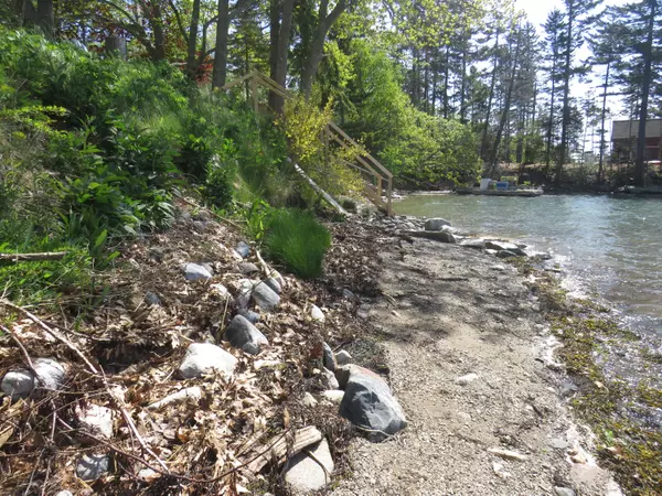 Waldoboro, ME 04572,1310 Back Cove CV