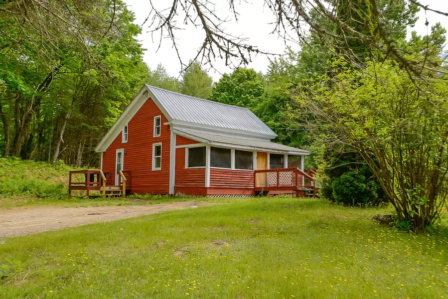 4 Freemont AVE, Baldwin, ME 04024