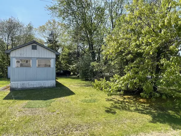 Topsham, ME 04086,87 River RD