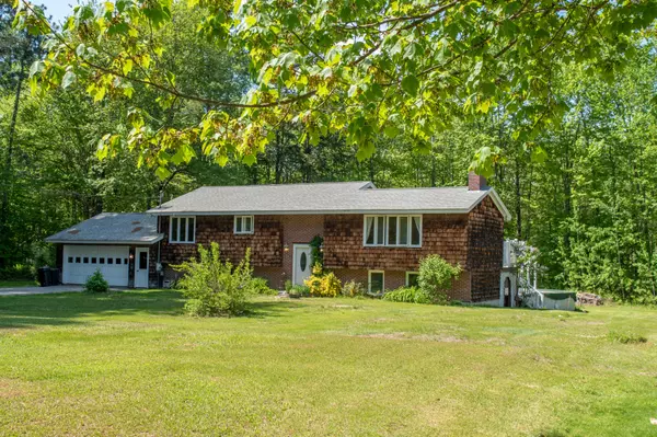 42 Annabessacook DR, Winthrop, ME 04364