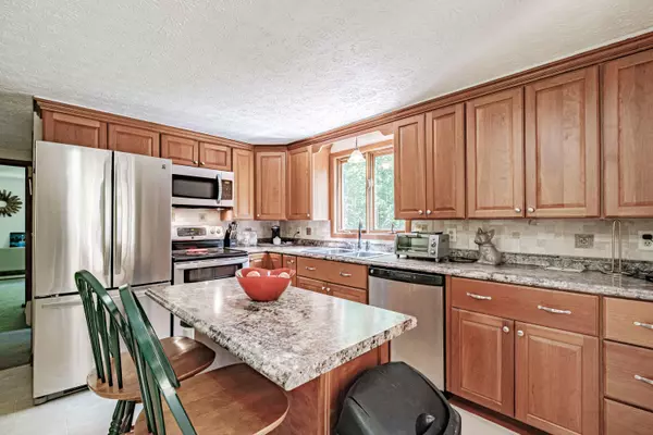 Gorham, ME 04038,90 Lovers LN