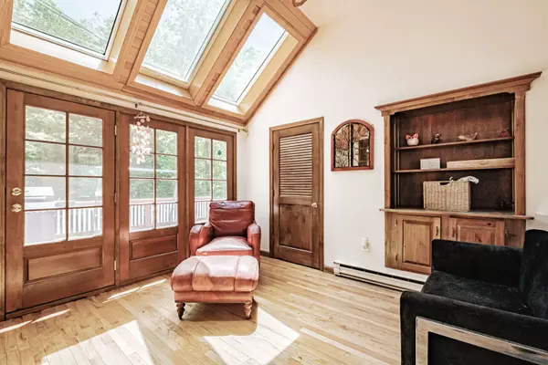 Gorham, ME 04038,90 Lovers LN