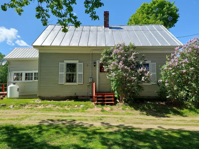 42 Zions Hill RD, Chesterville, ME 04938