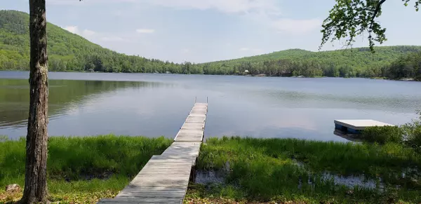 8 Shallow Shore LN, Woodstock, ME 04219