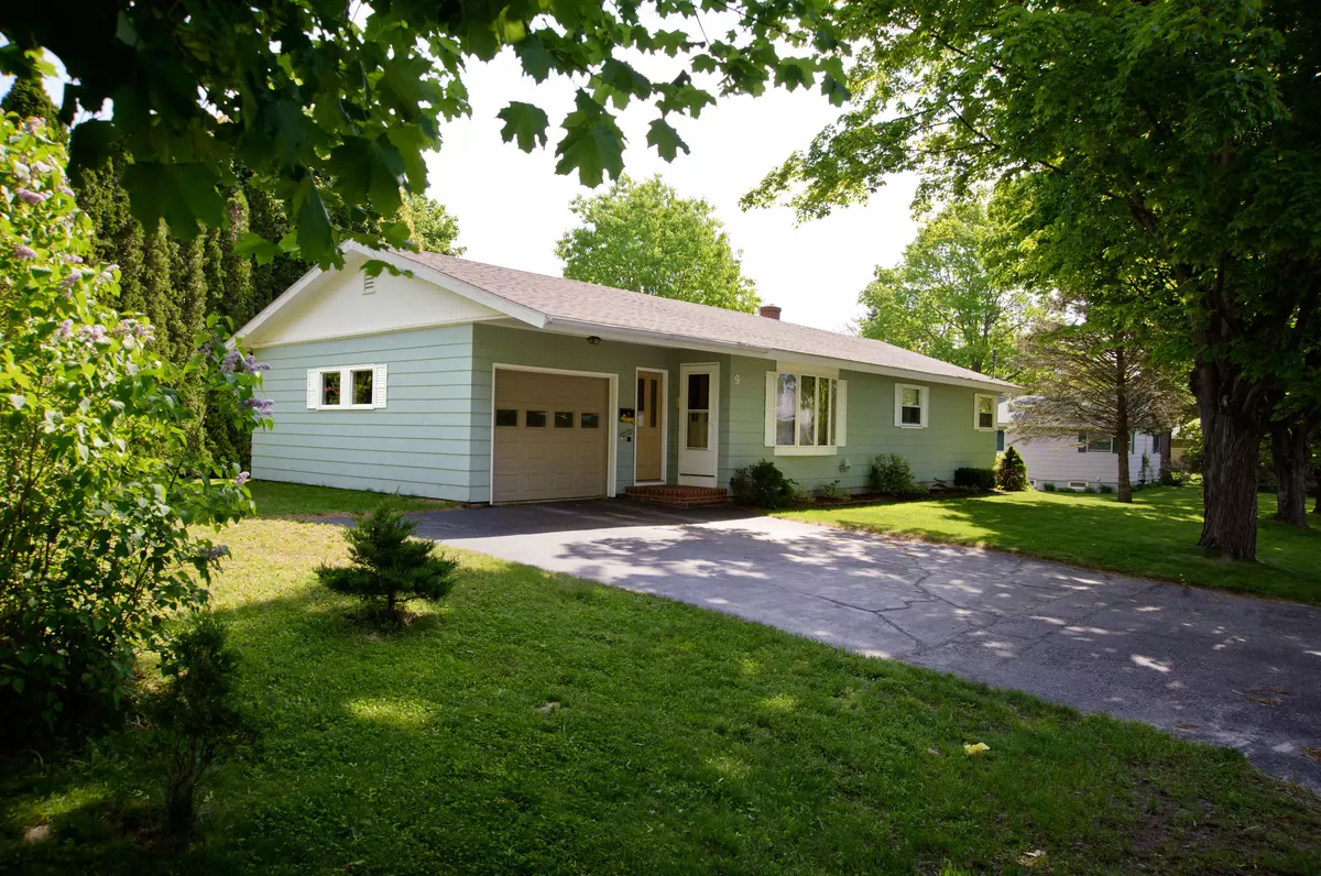 Lewiston, ME 04240,9 Surry LN