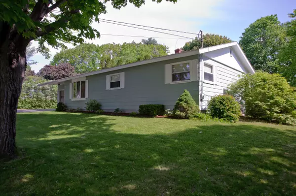 Lewiston, ME 04240,9 Surry LN