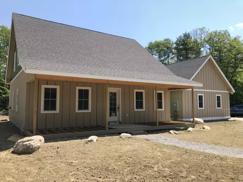 63 Greystone LN, Brunswick, ME 04011