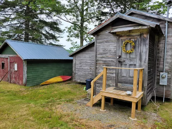 21 Kimball Pond RD, Vienna, ME 04360