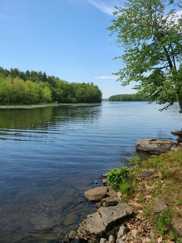 West Gardiner, ME 04345,8 Jordan LN