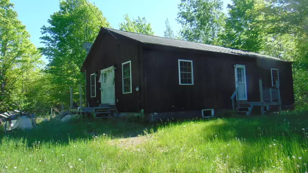 101 Back Settlement RD, Mattawamkeag, ME 04459