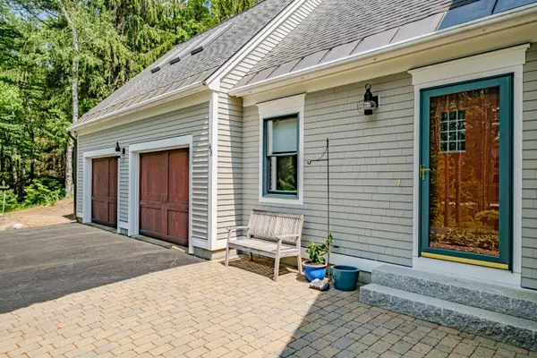 South Portland, ME 04106,49 Hawthorne LN