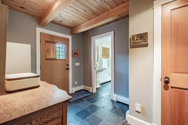 South Portland, ME 04106,49 Hawthorne LN