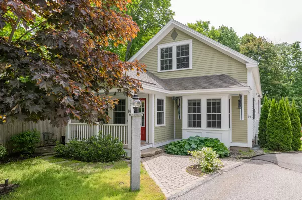 14 Winter ST, Topsham, ME 04086