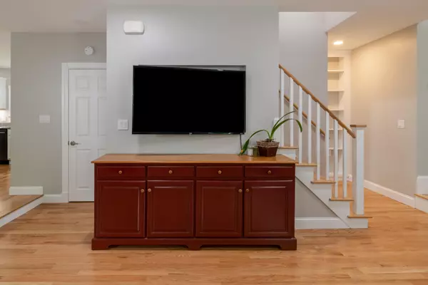 Topsham, ME 04086,14 Winter ST