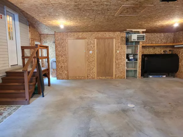 Oakland, ME 04963,20 Hilltop DR