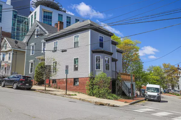 Crescent 2 ST, Portland, ME 04102