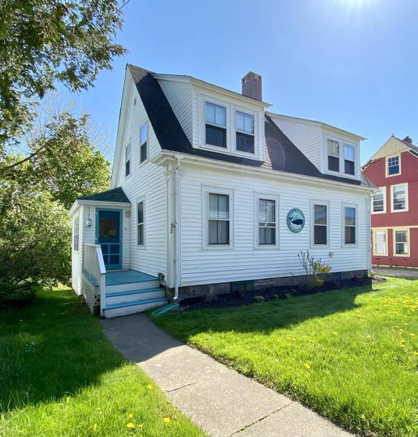 32 Shackford ST, Eastport, ME 04631