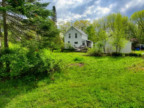 Winthrop, ME 04364,9 Oak ST