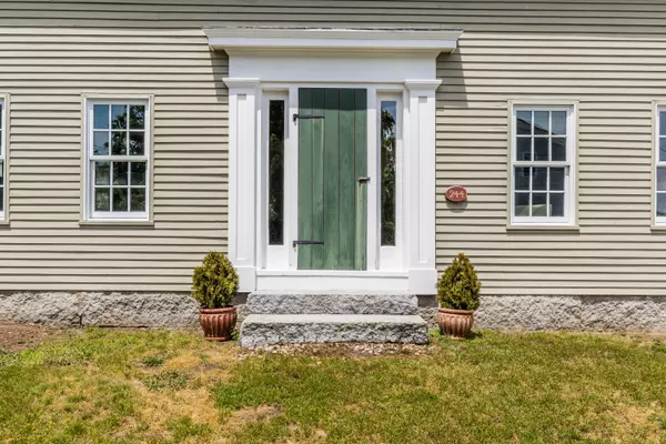 Kennebunkport, ME 04046,244 Arundel RD